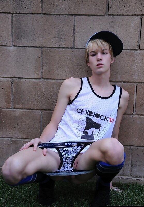 Next Image >>