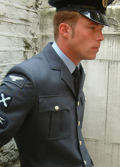 Next Image >>
