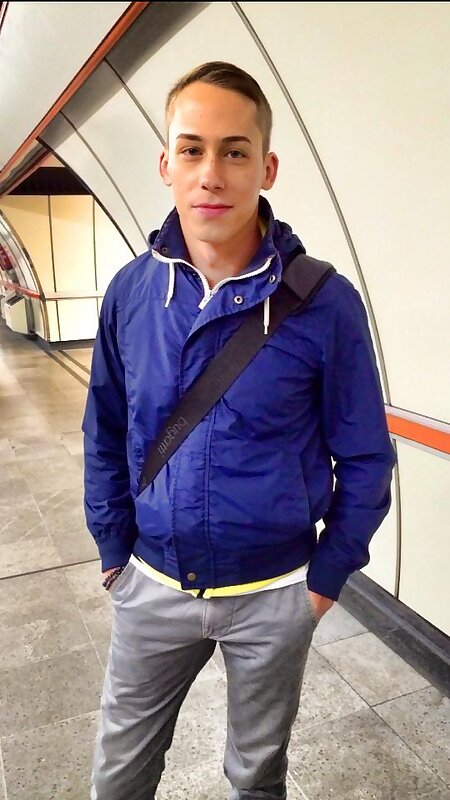 Next Image >>