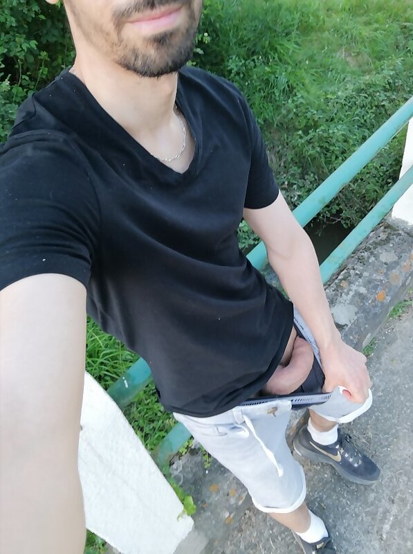 Next Image >>