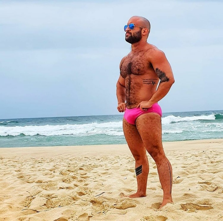 Next Image >>