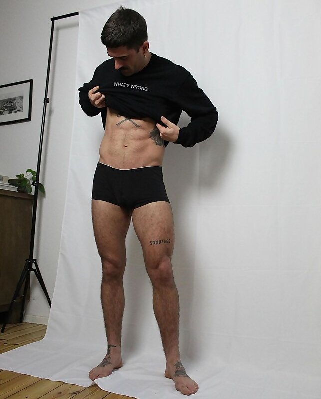 Next Image >>