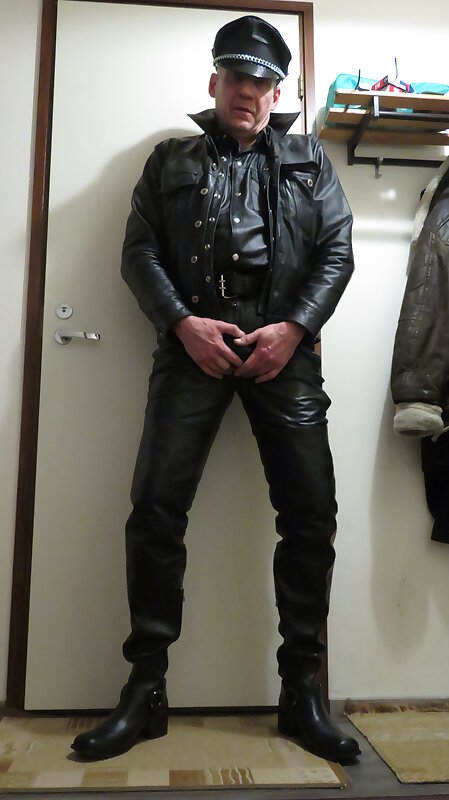 Next Image >>
