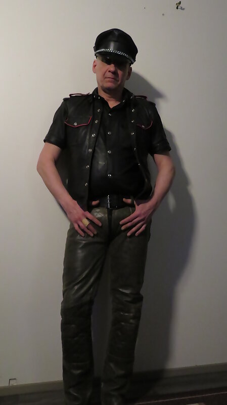Next Image >>
