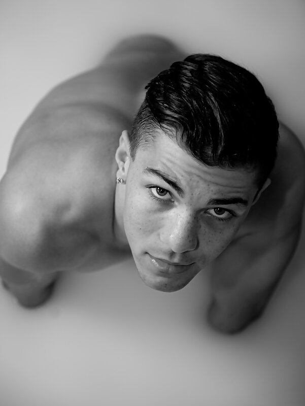 Next Image >>