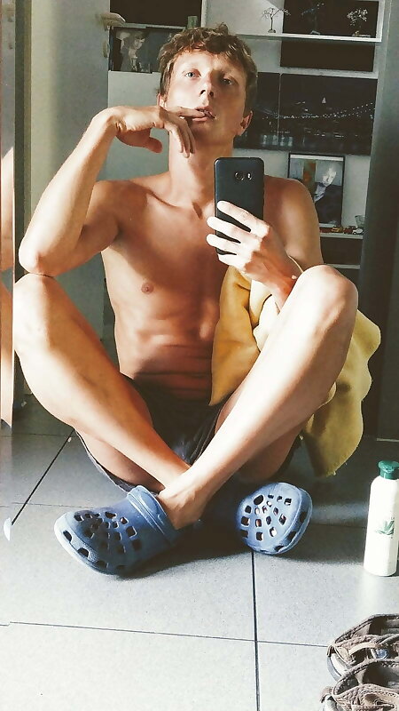 Next Image >>