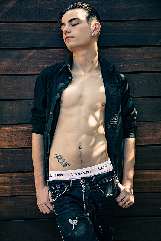 Next Image >>