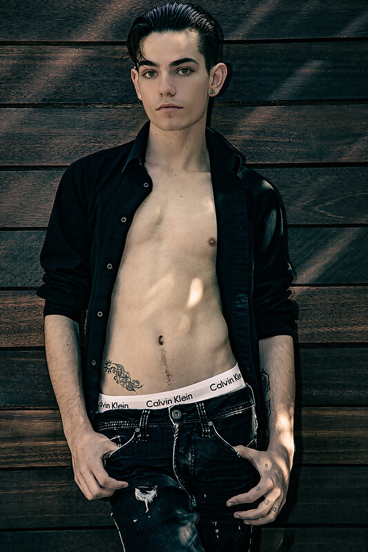 Next Image >>
