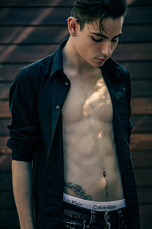 Next Image >>