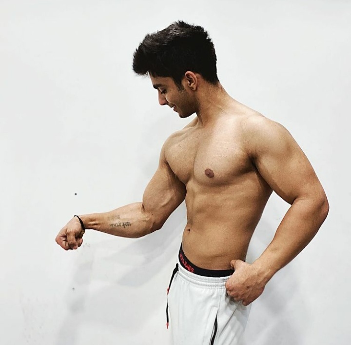 Next Image >>