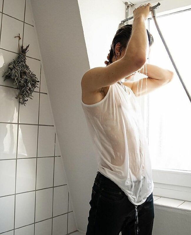 Next Image >>