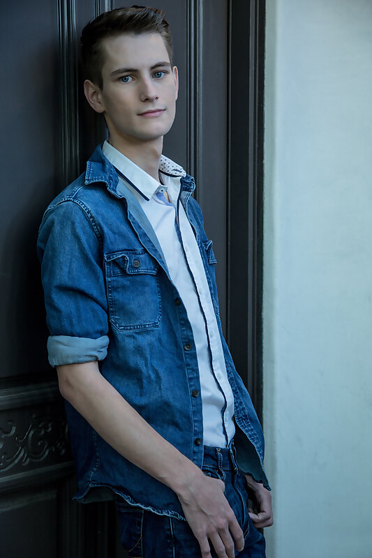 Next Image >>
