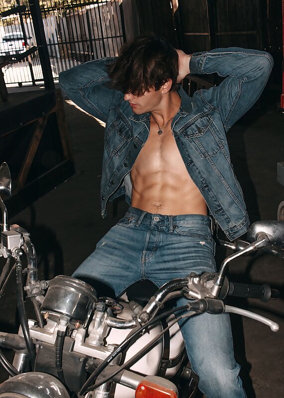 Next Image >>