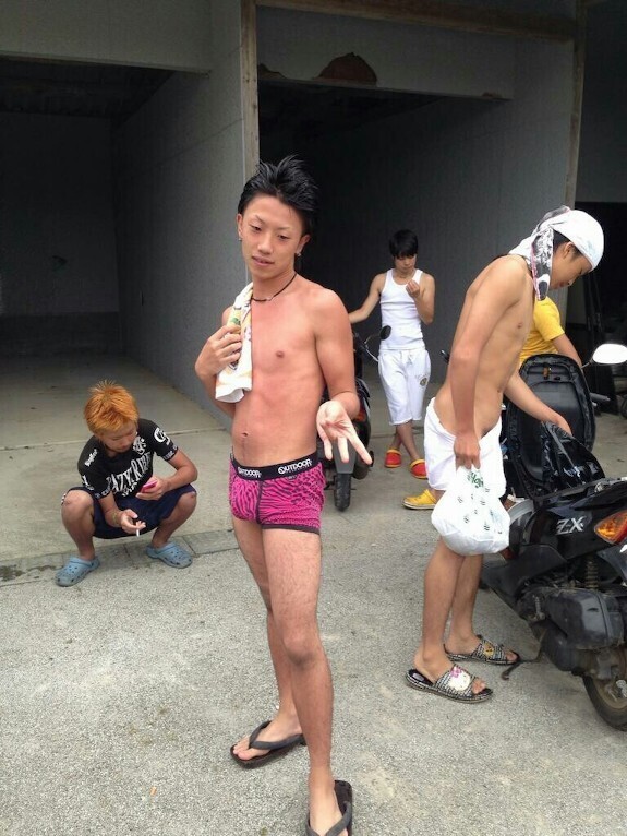 Next Image >>
