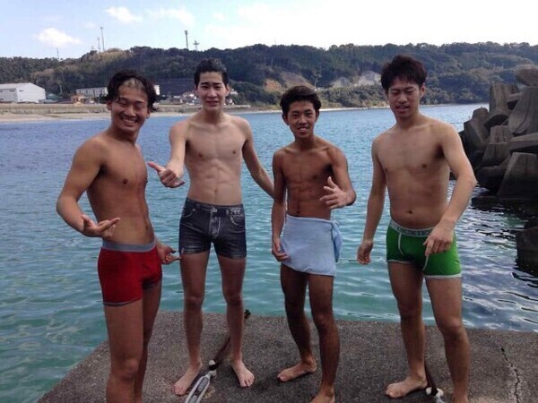 Next Image >>