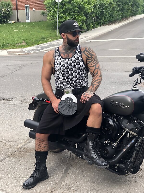 Next Image >>