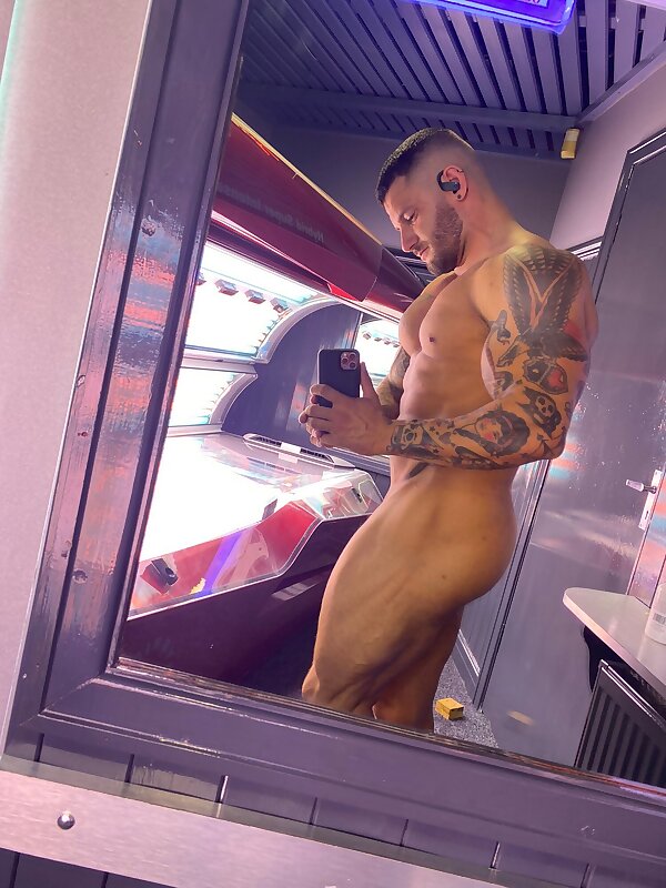 Next Image >>