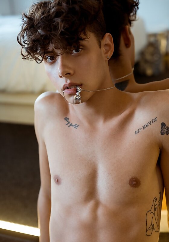 Next Image >>