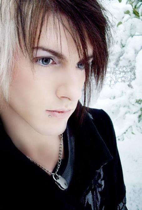 Next Image >>