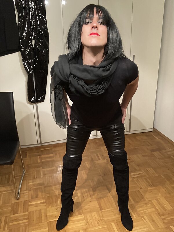 Next Image >>