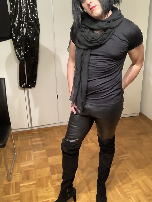 Next Image >>