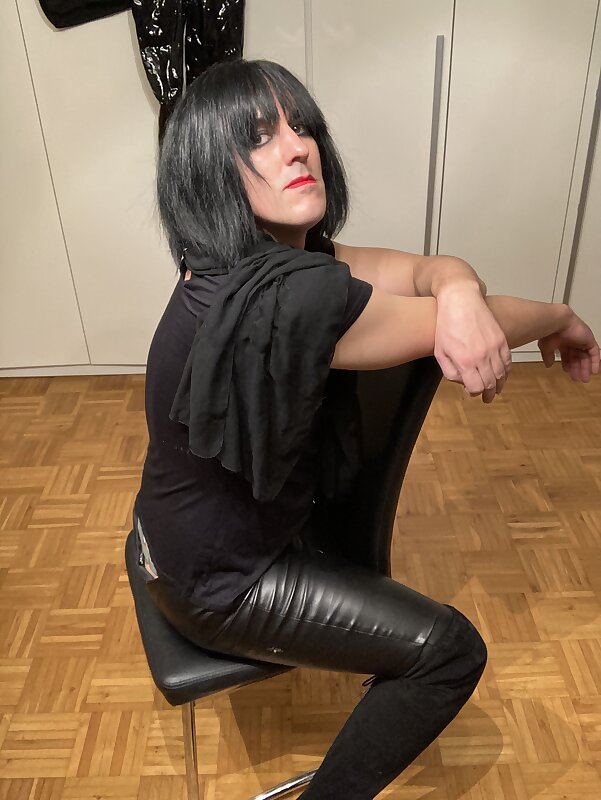 Next Image >>