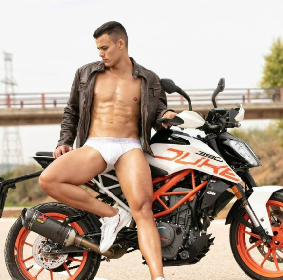 Next Image >>