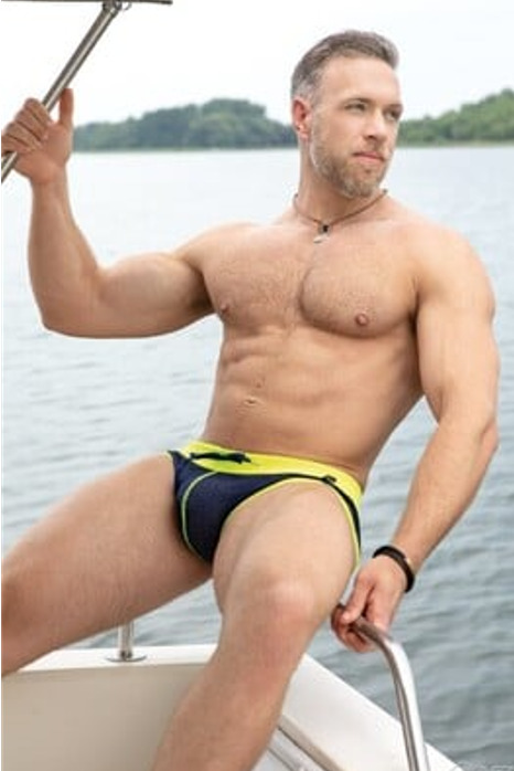 Next Image >>