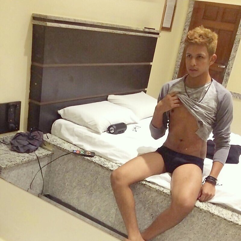 Next Image >>