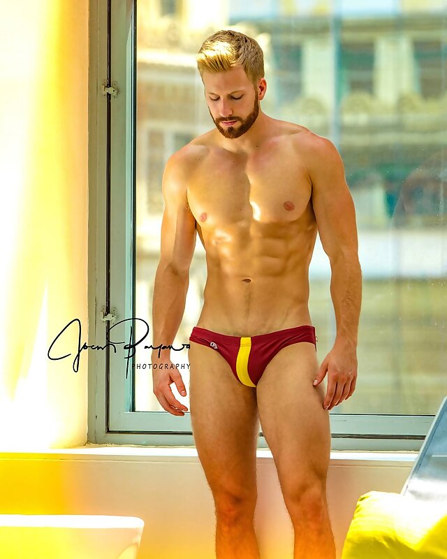 Next Image >>