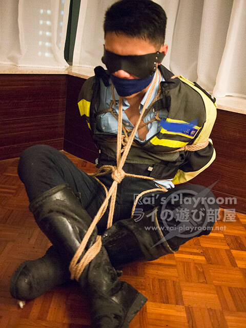 Next Image >>