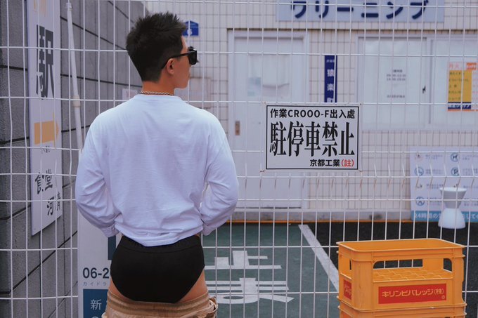 Next Image >>