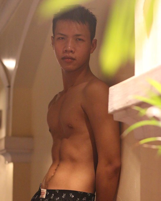 Next Image >>