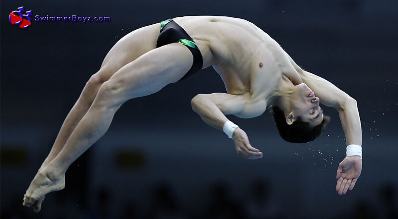 Next Image >>