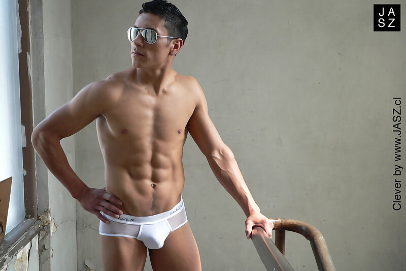 Next Image >>