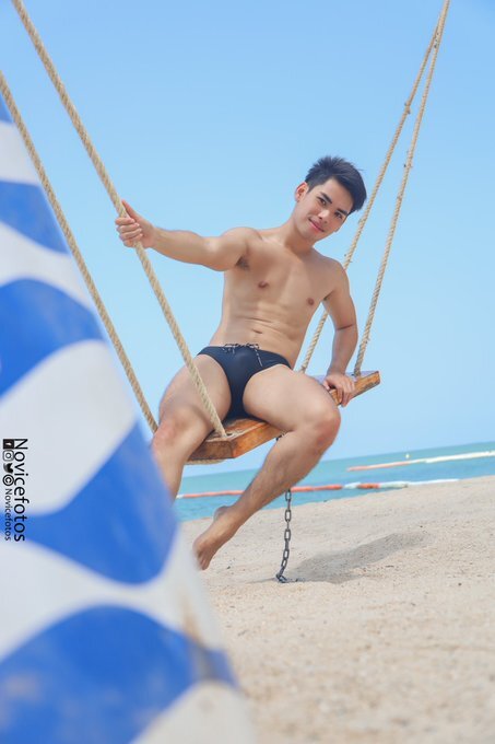 Next Image >>