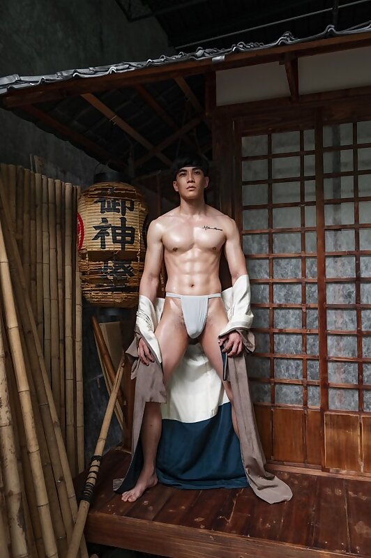 Next Image >>