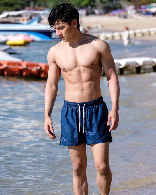 Next Image >>