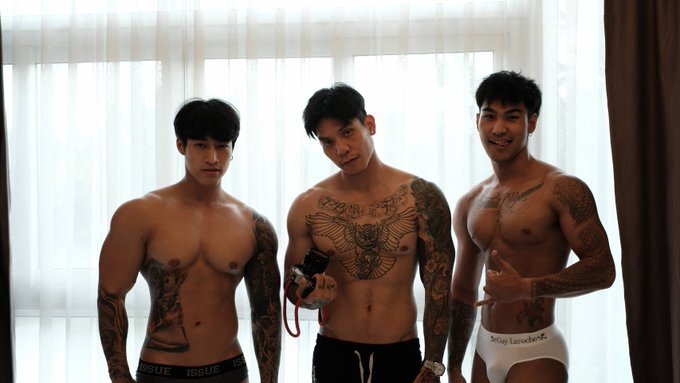 Next Image >>