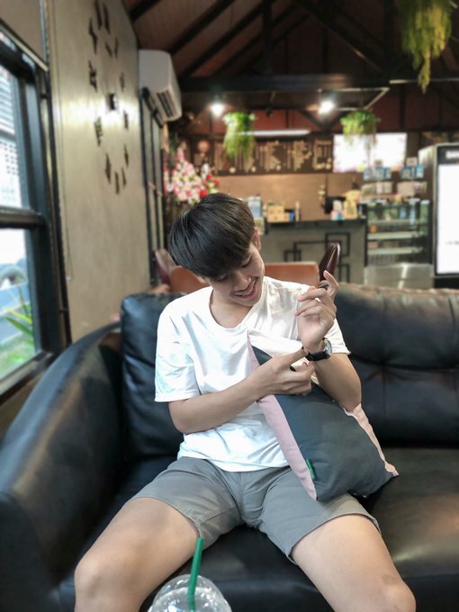 Next Image >>