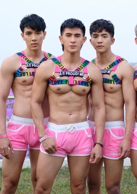 Next Image >>