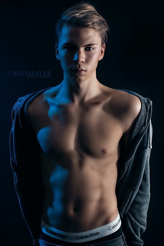Next Image >>