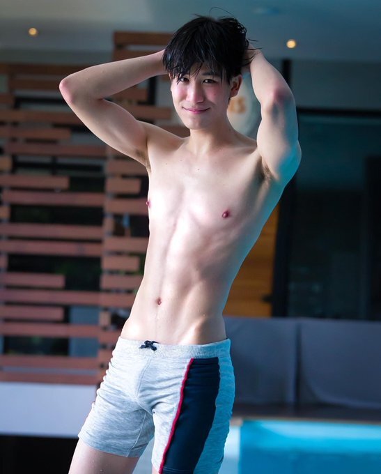 Next Image >>