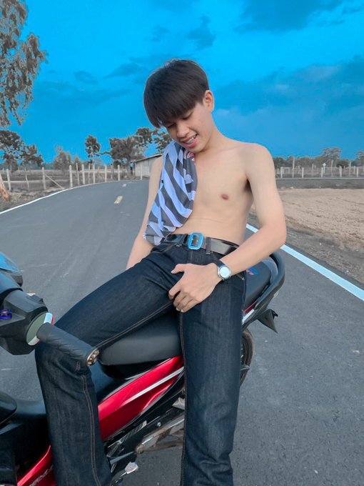 Next Image >>