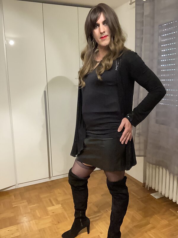 Next Image >>