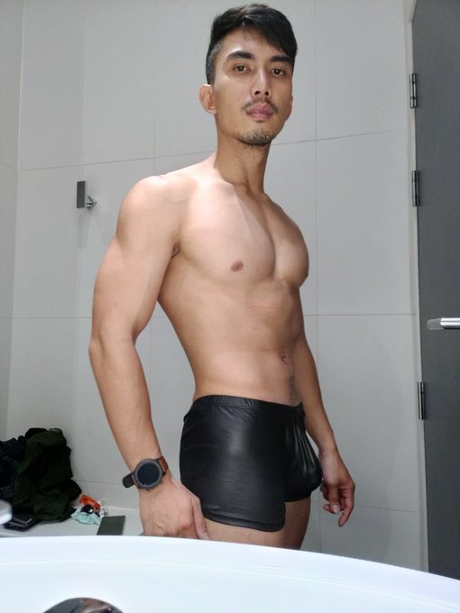 Next Image >>