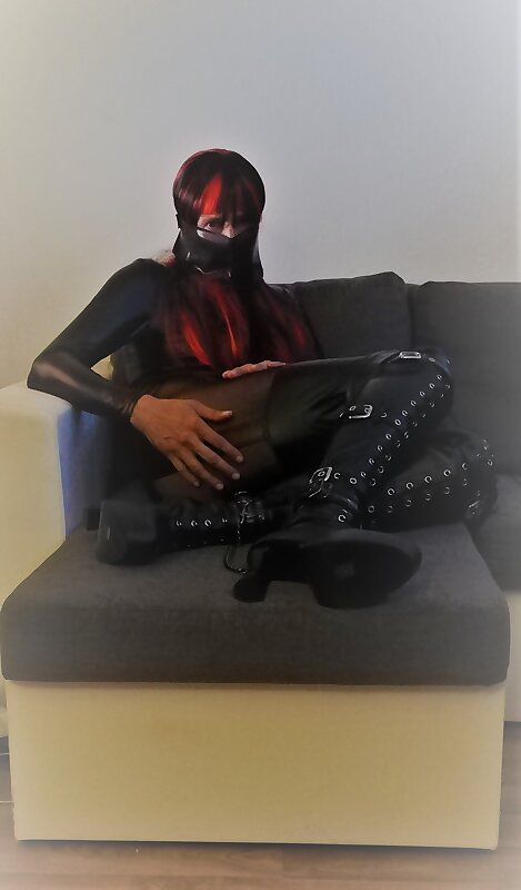 Next Image >>