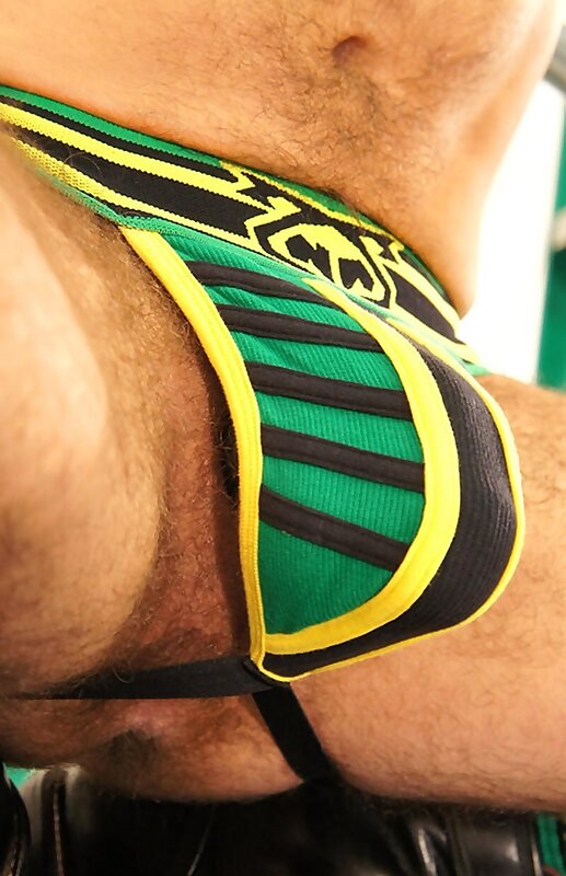 Next Image >>