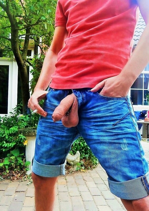 Next Image >>