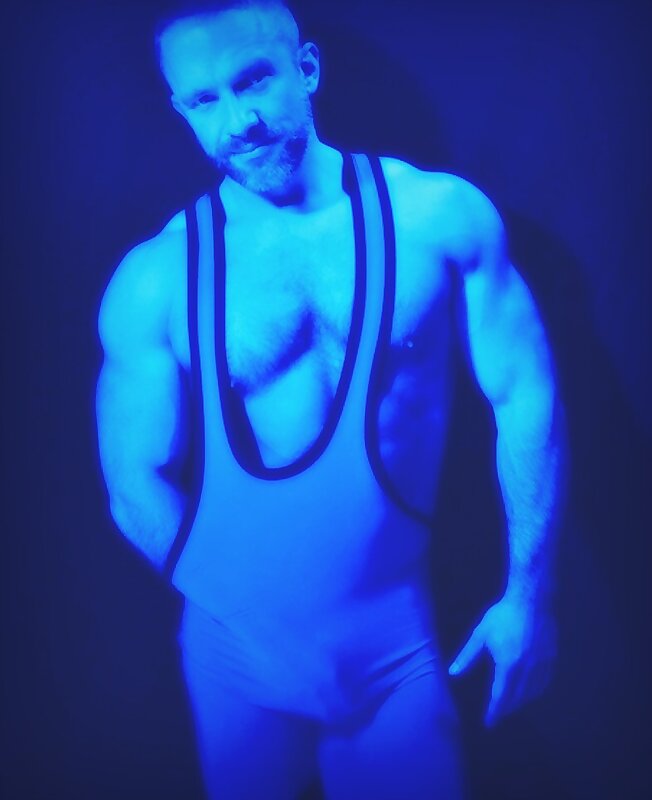Next Image >>